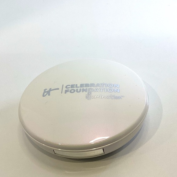 🍄 IT Cosmetics Celebration Powder Foundation and Confidence Cream Set - Picture 8 of 11